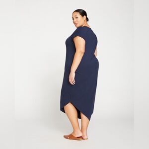 Iconic Geneva V-Neck Dress - Navy | Universal Standard Small 14/16